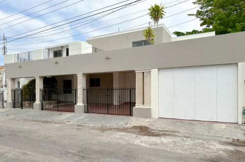1528-43656-Venta-de-casa-con-alberca-para-remodelar-en-Pensiones-Merida-Yucatan_(3).jpg