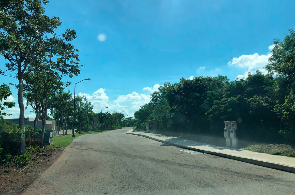 1151-32485-22ET-60-Venta-de-Terrenos-en-Privada-Yaxlum-en-Conkal-Yucatan-listos-para-construir-_(12).jpg