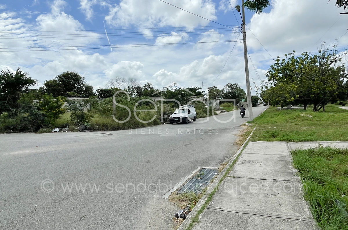 1191-34540-22WE-26-Terreno-en-Esquina-en-Venta-frente-a-Paseo-Verde-de-Tixcacal-Opichen-Merida-_(8).jpg