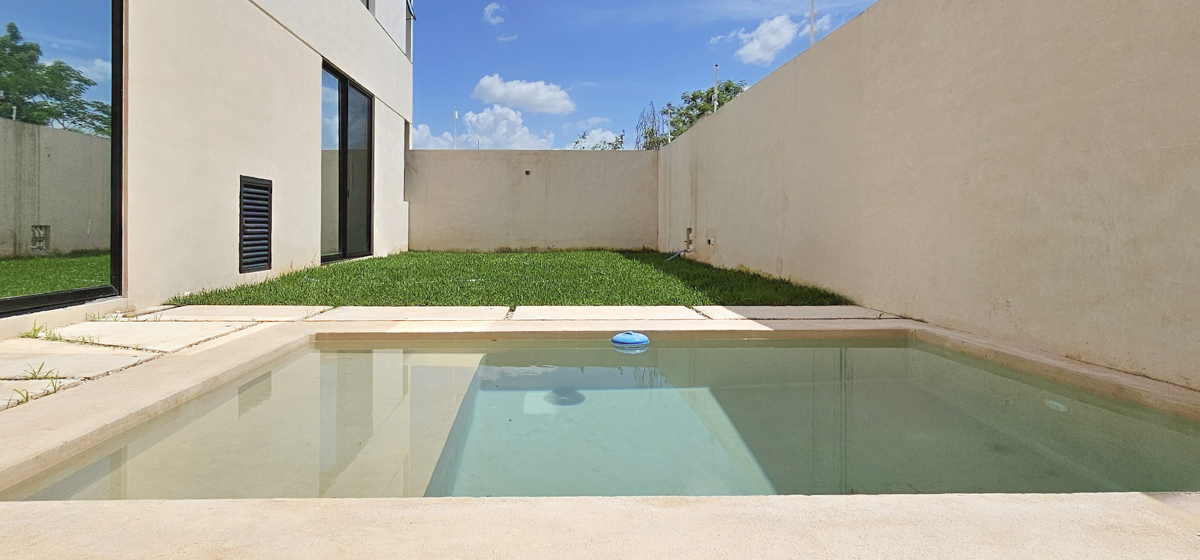 1252-44911-Casa-en-venta-en-Cholul-Merida-con-recamara-en-planta_baja-y-alberca_(15).jpg