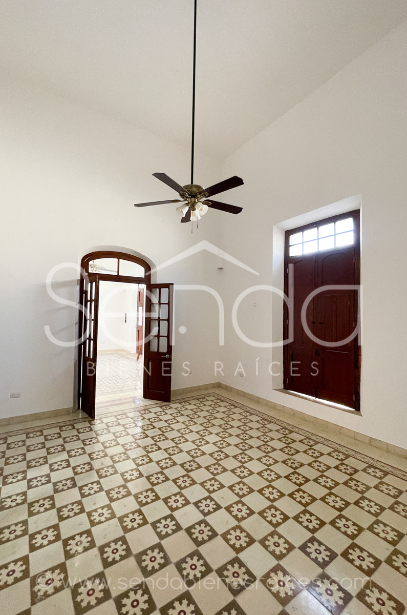1355-38874-Casa-en-venta-Centro-Historico-Merida-calle-62-de-5-habitaciones-2.jpg