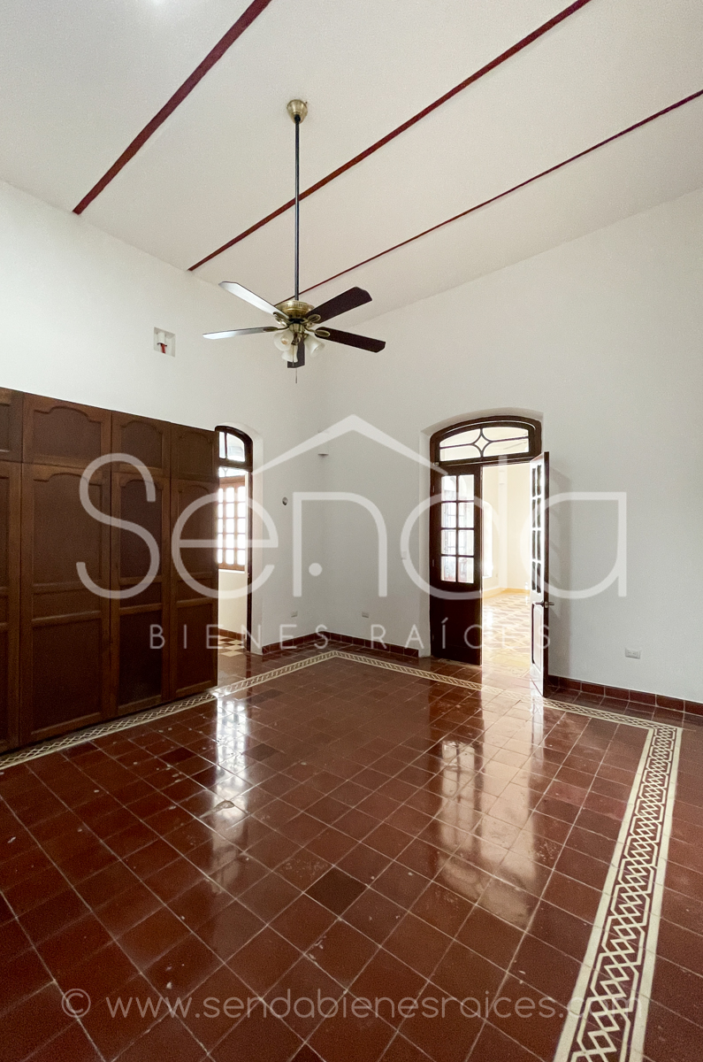 1355-38878-Casa-en-venta-Centro-Historico-Merida-calle-62-de-5-habitaciones-5.jpg
