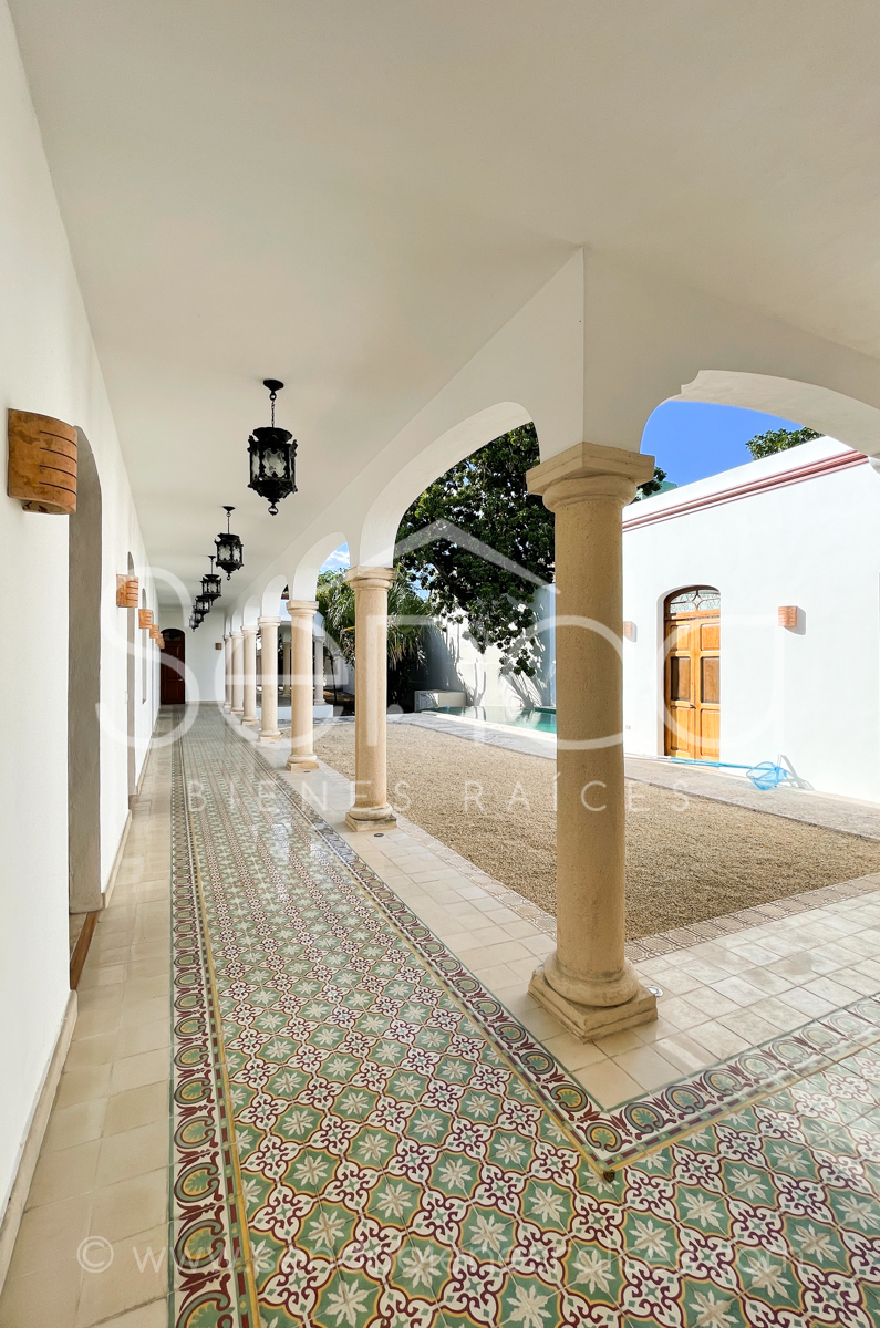 1355-38886-Casa-en-venta-Centro-Historico-Merida-calle-62-de-5-habitaciones-13.jpg
