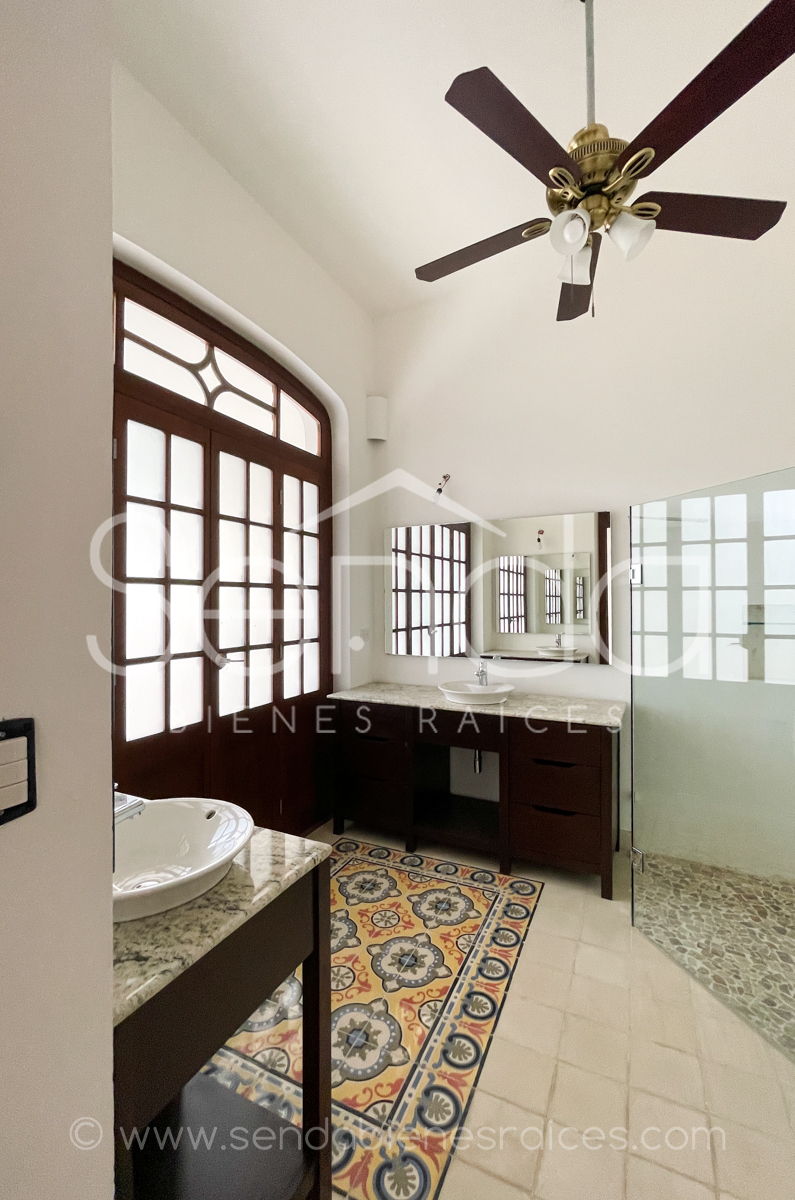 1355-38894-Casa-en-venta-Centro-Historico-Merida-calle-62-de-5-habitaciones-21.jpg
