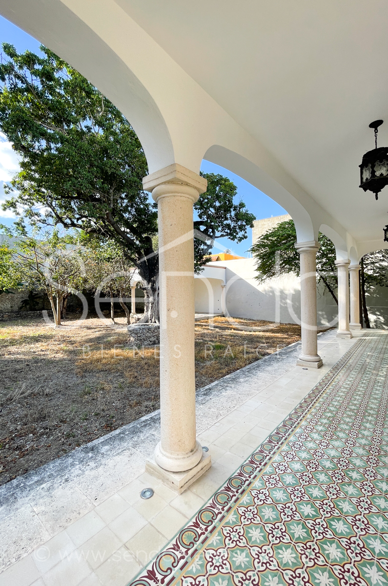 1355-38895-Casa-en-venta-Centro-Historico-Merida-calle-62-de-5-habitaciones-22.jpg