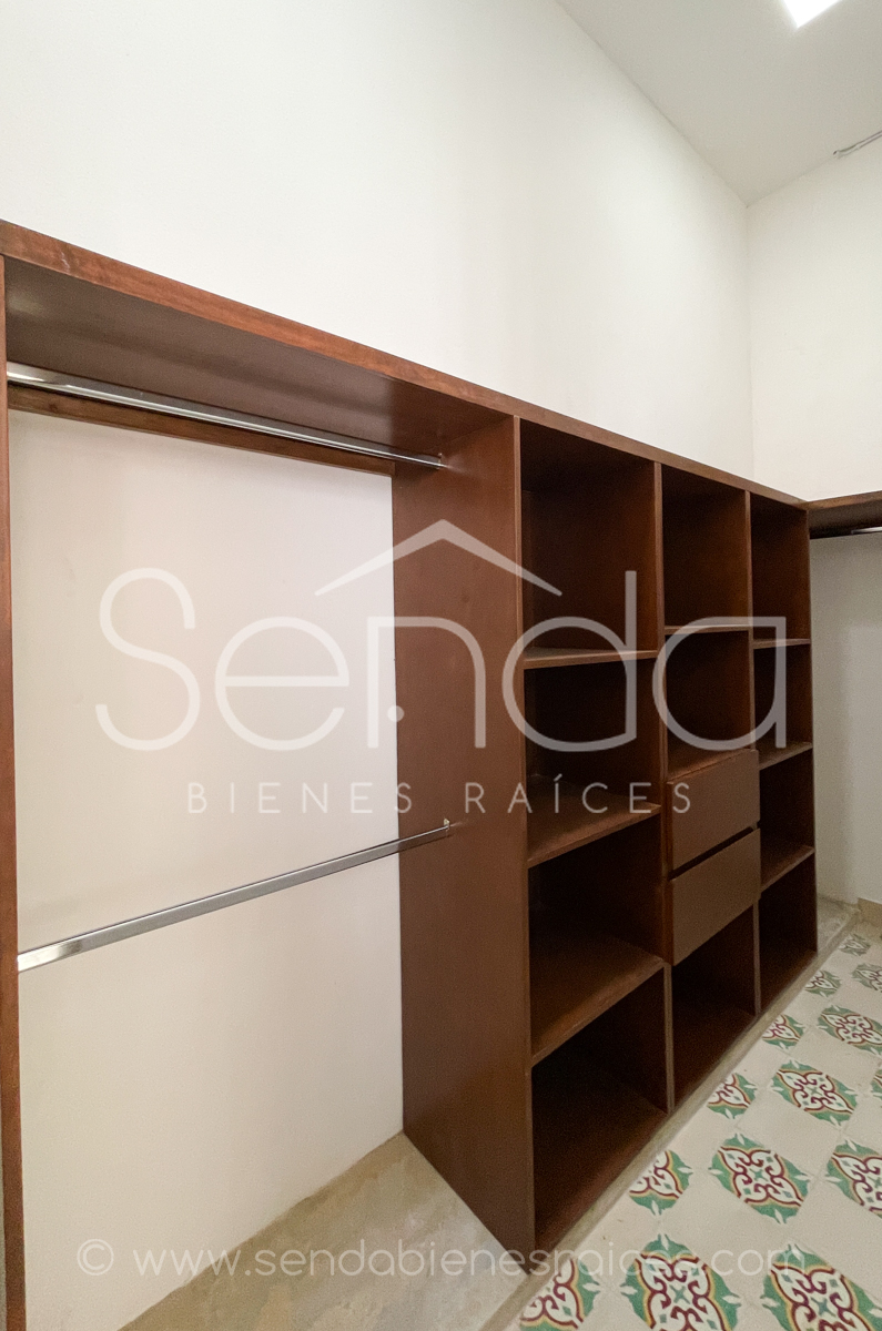 1355-38901-Casa-en-venta-Centro-Historico-Merida-calle-62-de-5-habitaciones-28.jpg
