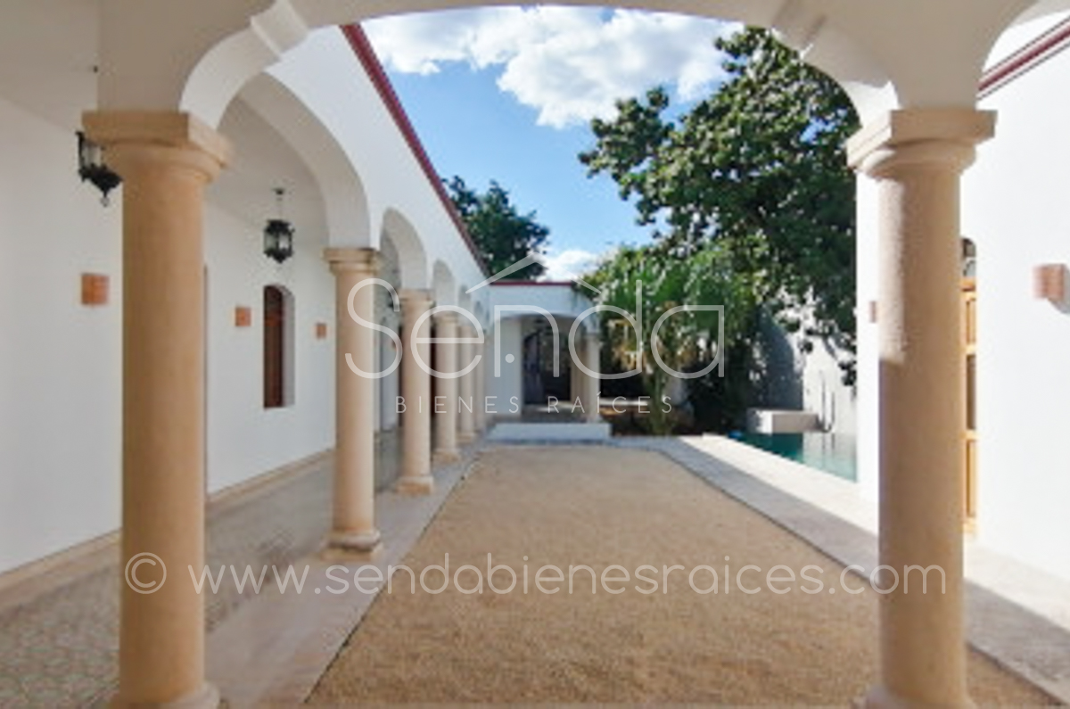 1355-38902-Casa-en-venta-Centro-Historico-Merida-calle-62-de-5-habitaciones-30.jpg