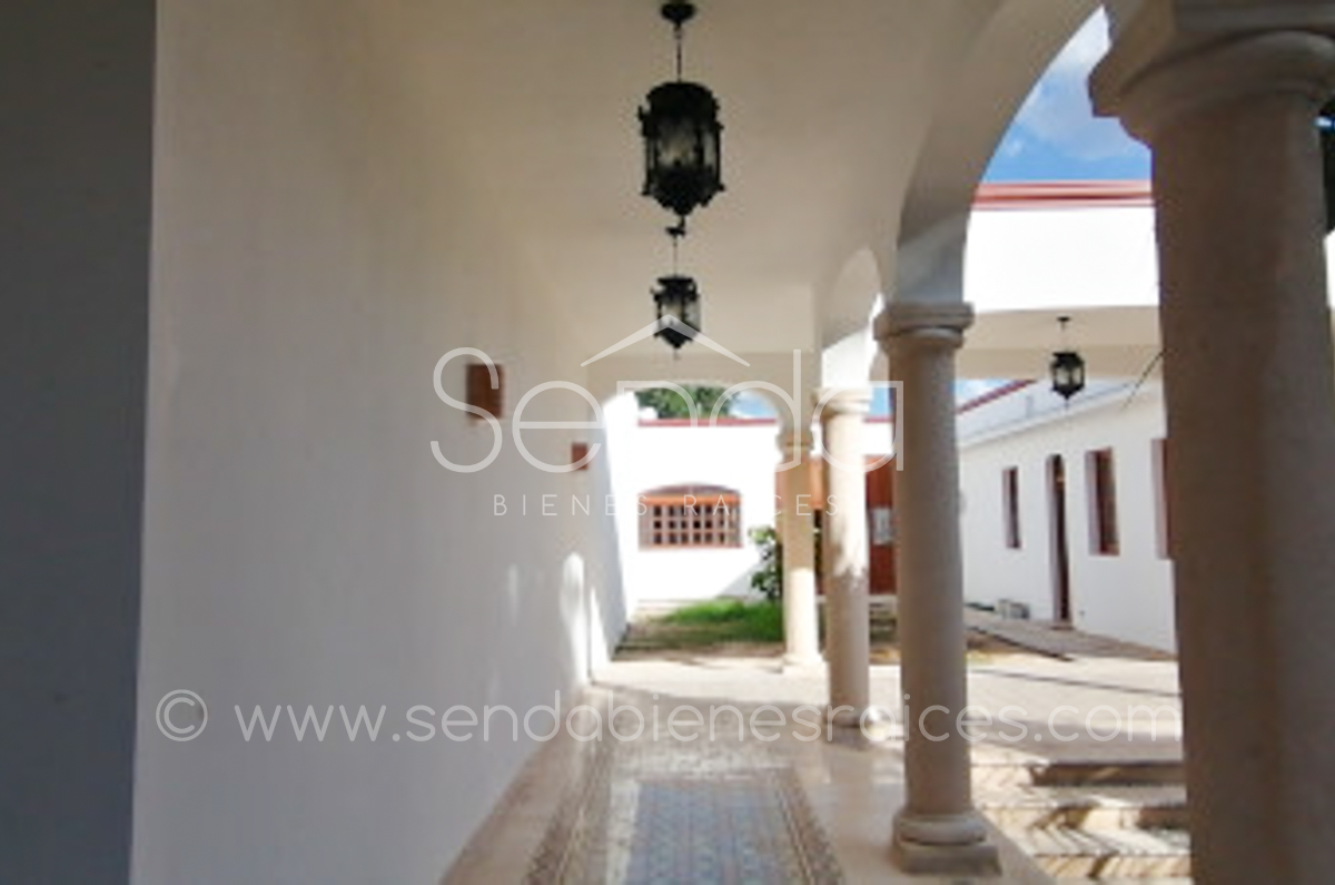 1355-38926-Casa-en-venta-Centro-Historico-Merida-calle-62-de-5-habitaciones-53.jpg