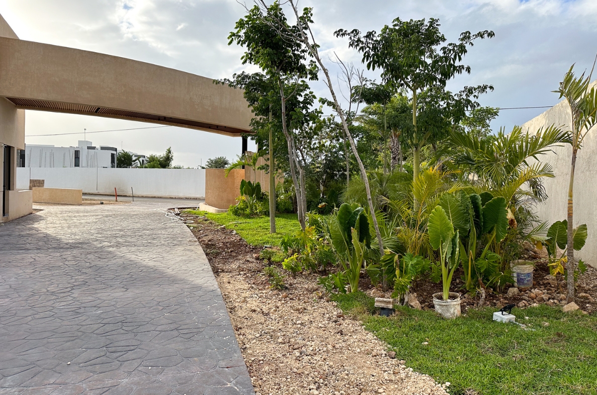 1438-40889-Terreno-residencial-en-privada-en-venta-con-amenidades-en-Cholul-Merida-1.jpg