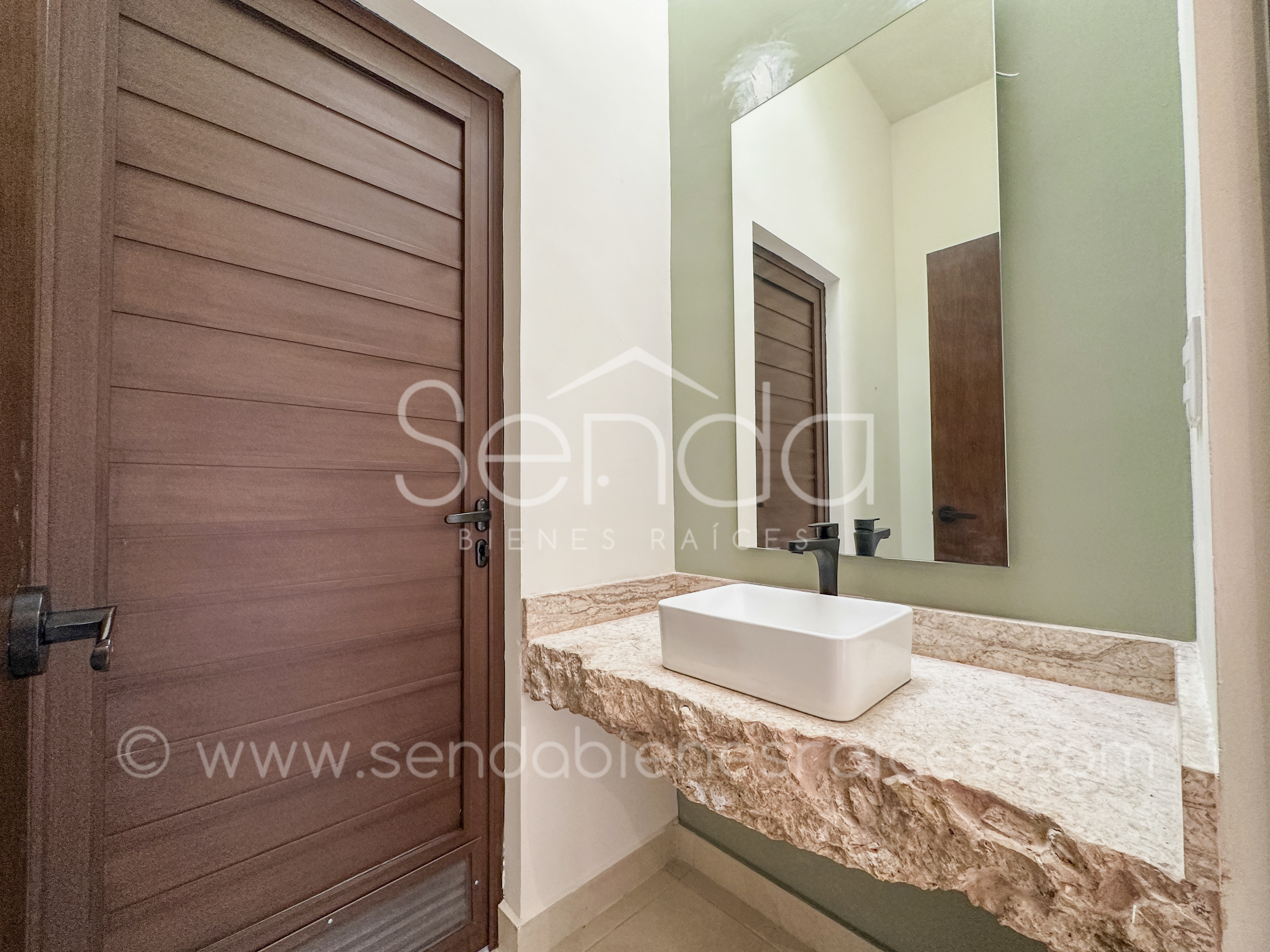 1468-47705--Casa-Tiki-Tiki-en-venta-de-una-planta-en-Cholul-Mérida-3-habitaciones-y-alberca_(65).jpg