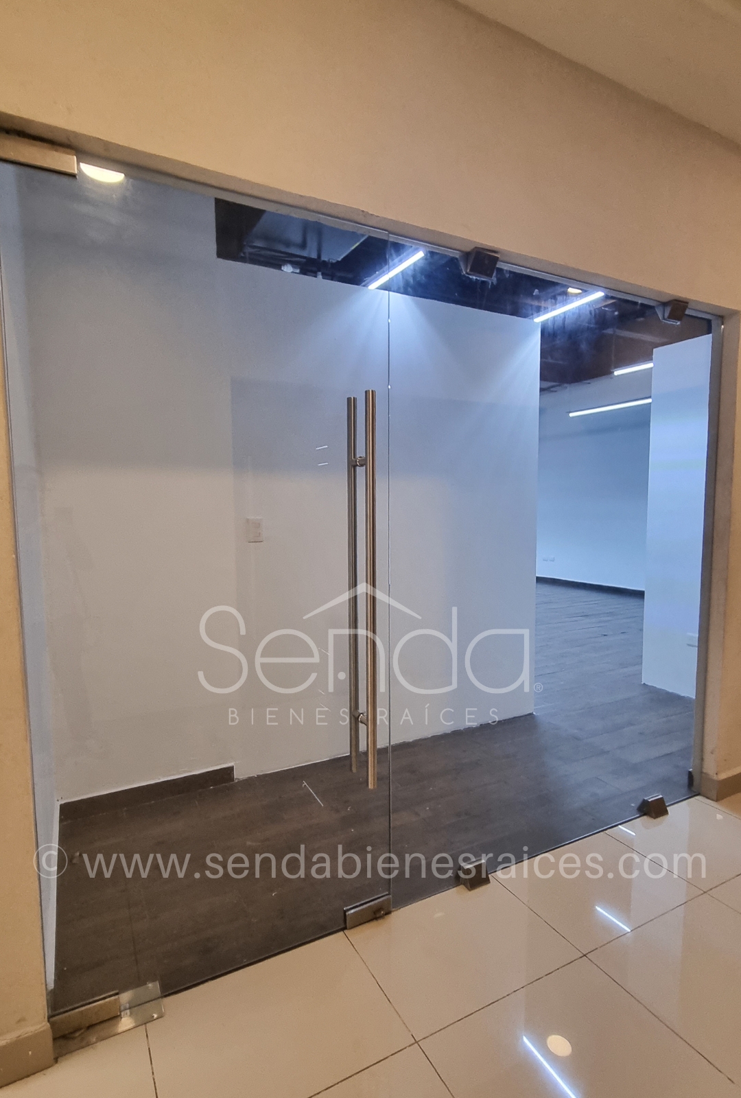 15-40168-Oficina-en-renta-en-Magnia-Altabrisa-Merida-de-93m2-901-7.jpg