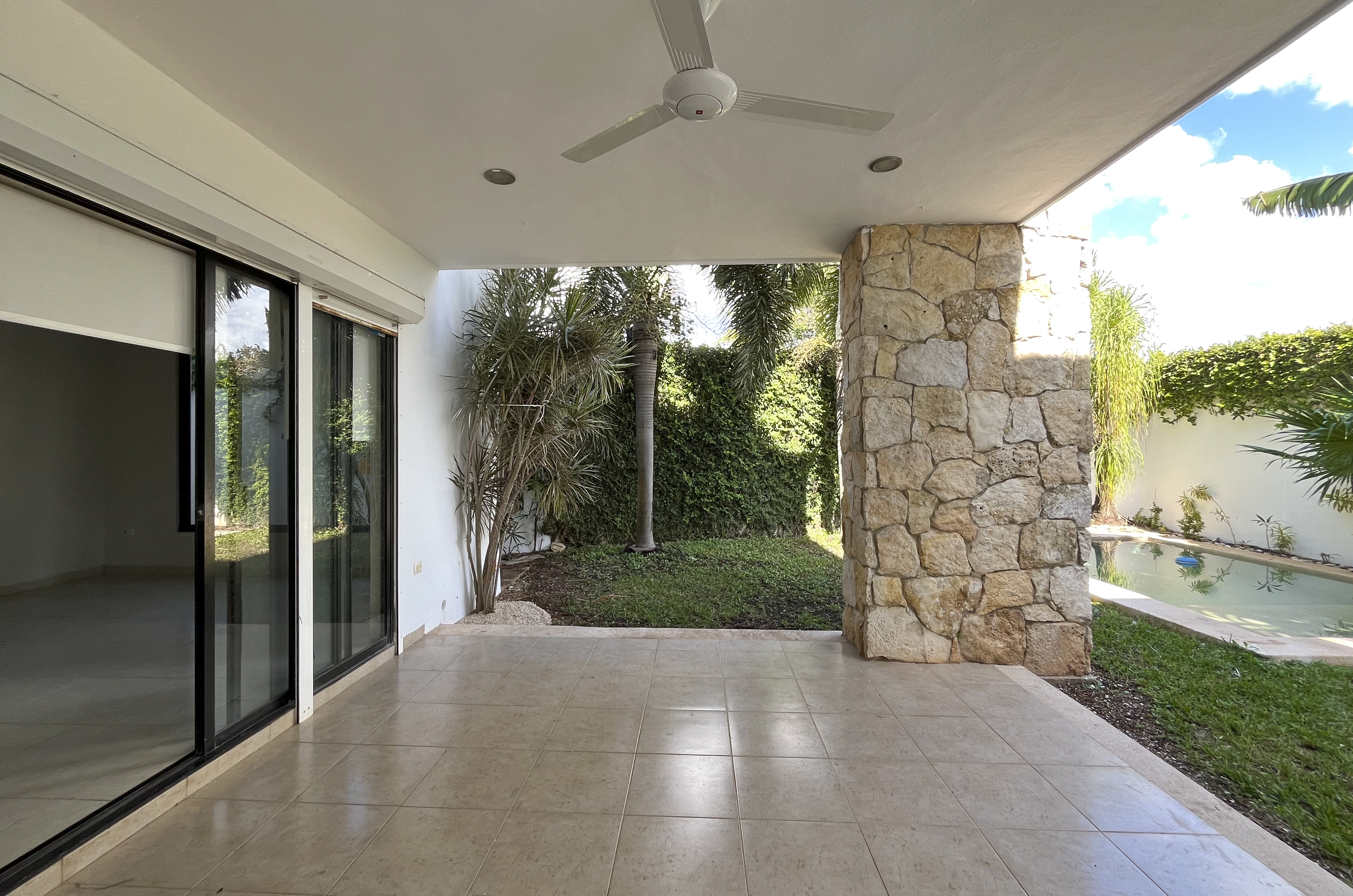 1702-47165-Casa-en-renta-privada-cocoyoles-Merida-tres-recamaras-con-piscina_(22).jpg