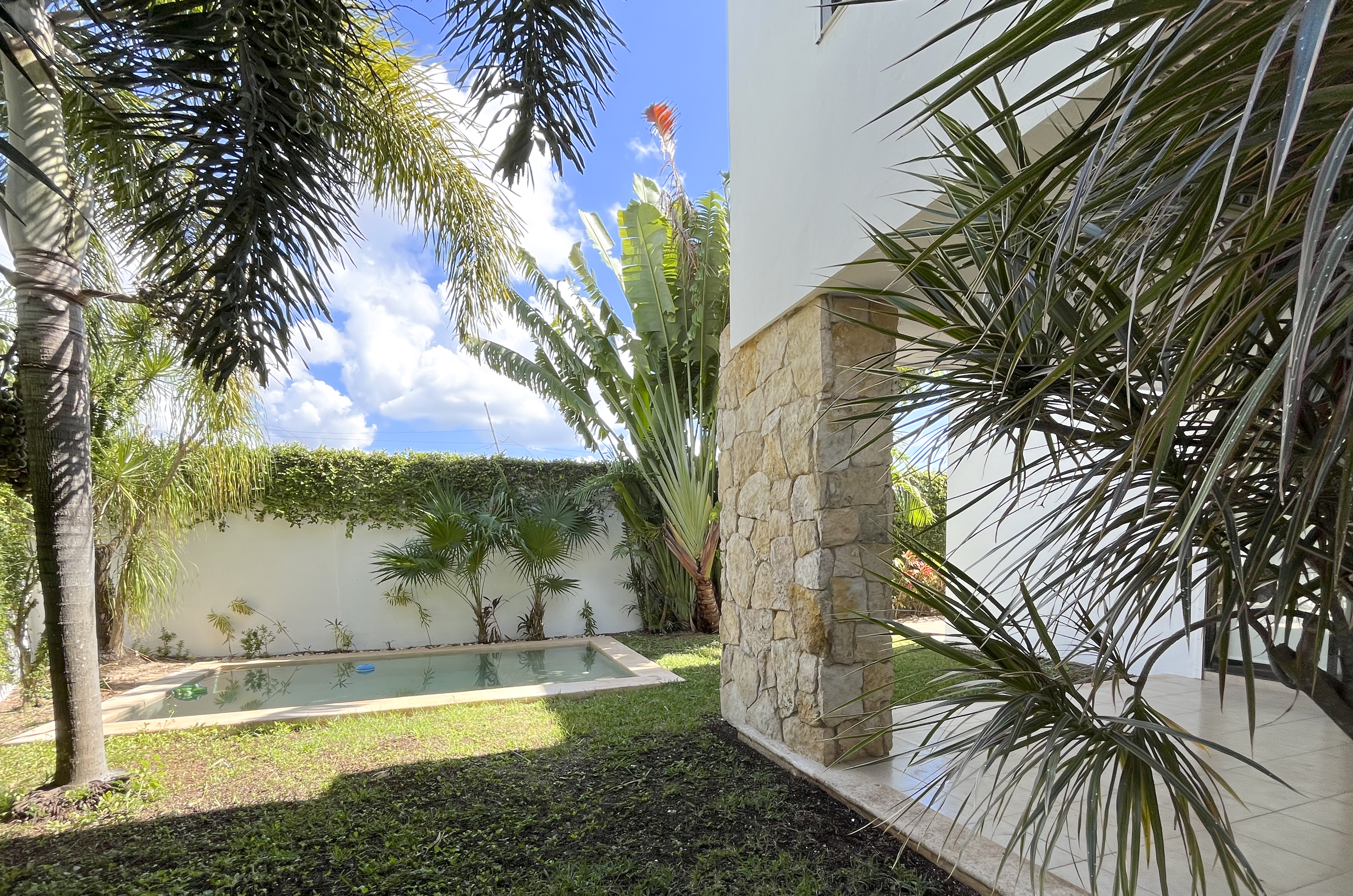 1702-47166-Casa-en-renta-privada-cocoyoles-Merida-tres-recamaras-con-piscina_(23).jpg
