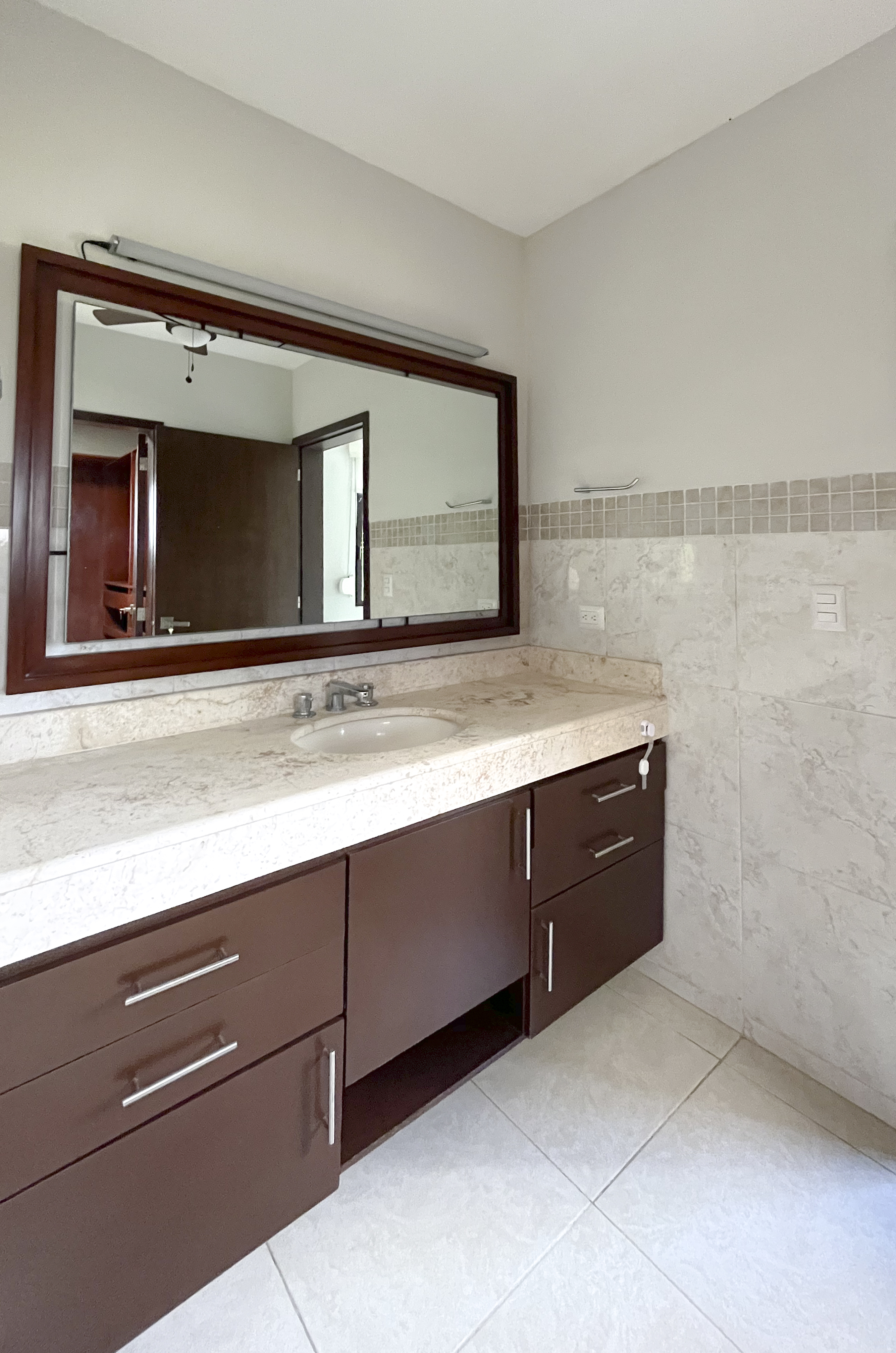 1702-47200-Casa-en-renta-privada-cocoyoles-Merida-tres-recamaras-con-piscina_(57).jpg
