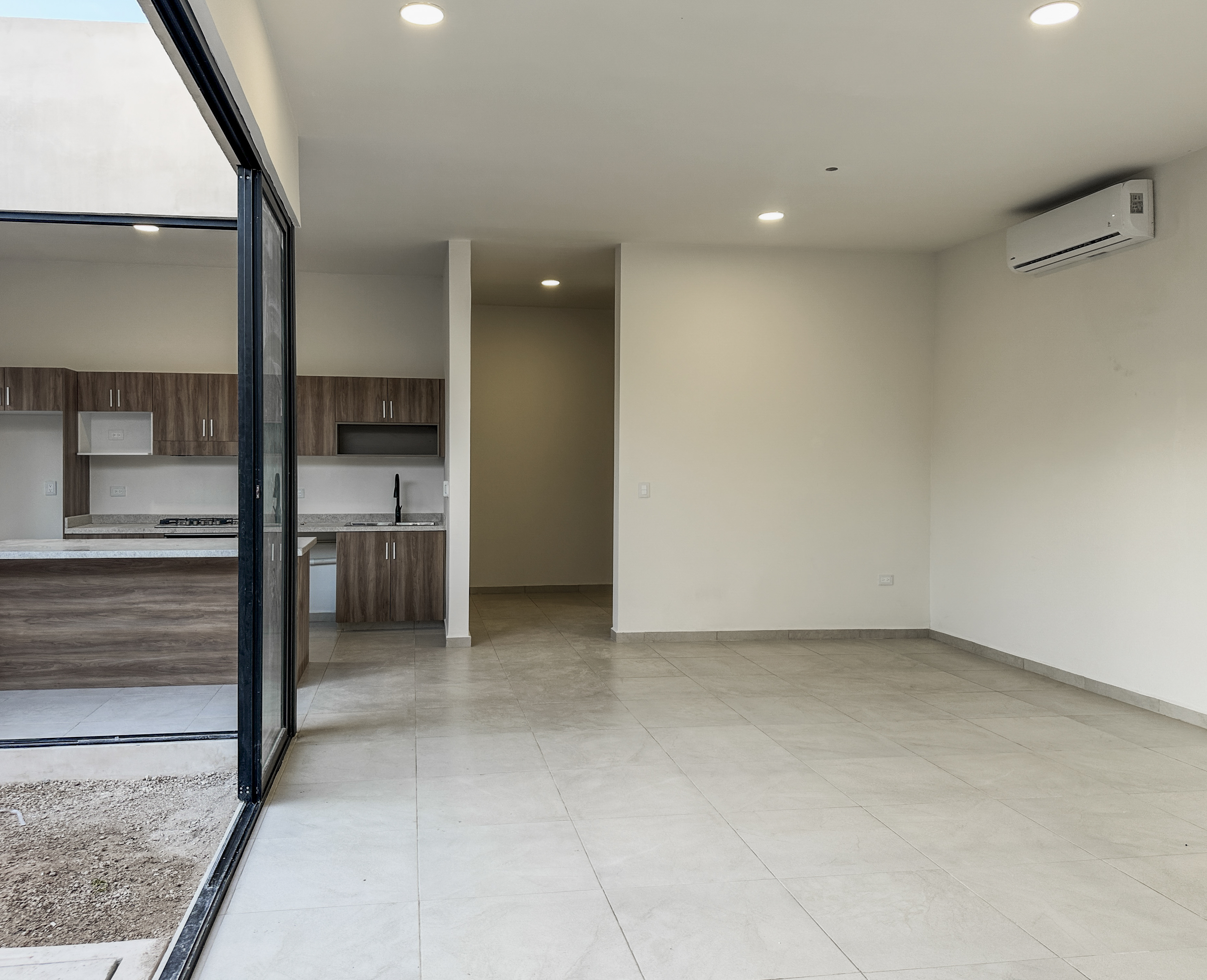 1806-52755-Casa-en-venta-de-un-piso-con-2-habitaciones-y-alberca-en-Naia-Residencial-Conkal_(11).jpg