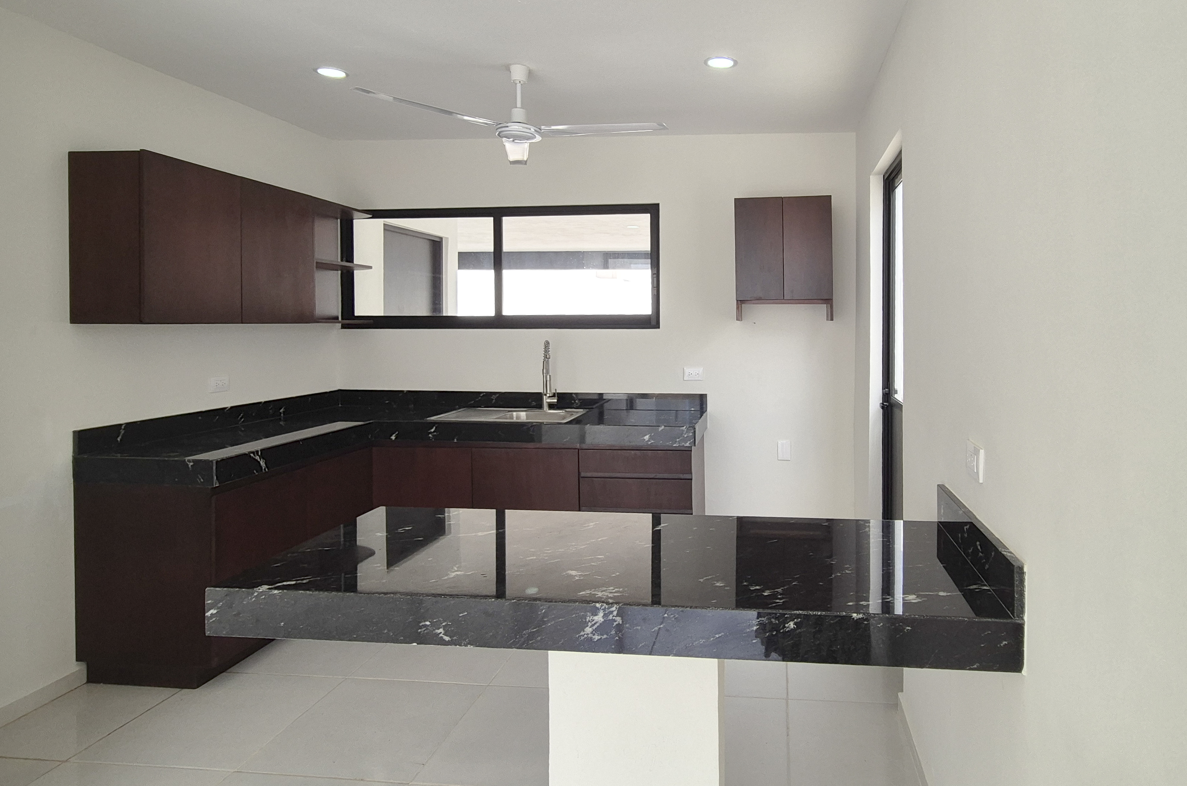 Casa en Venta en Gran San Pedro Cholul con habitación en planta baja y  alberca | Senda Bienes Raíces