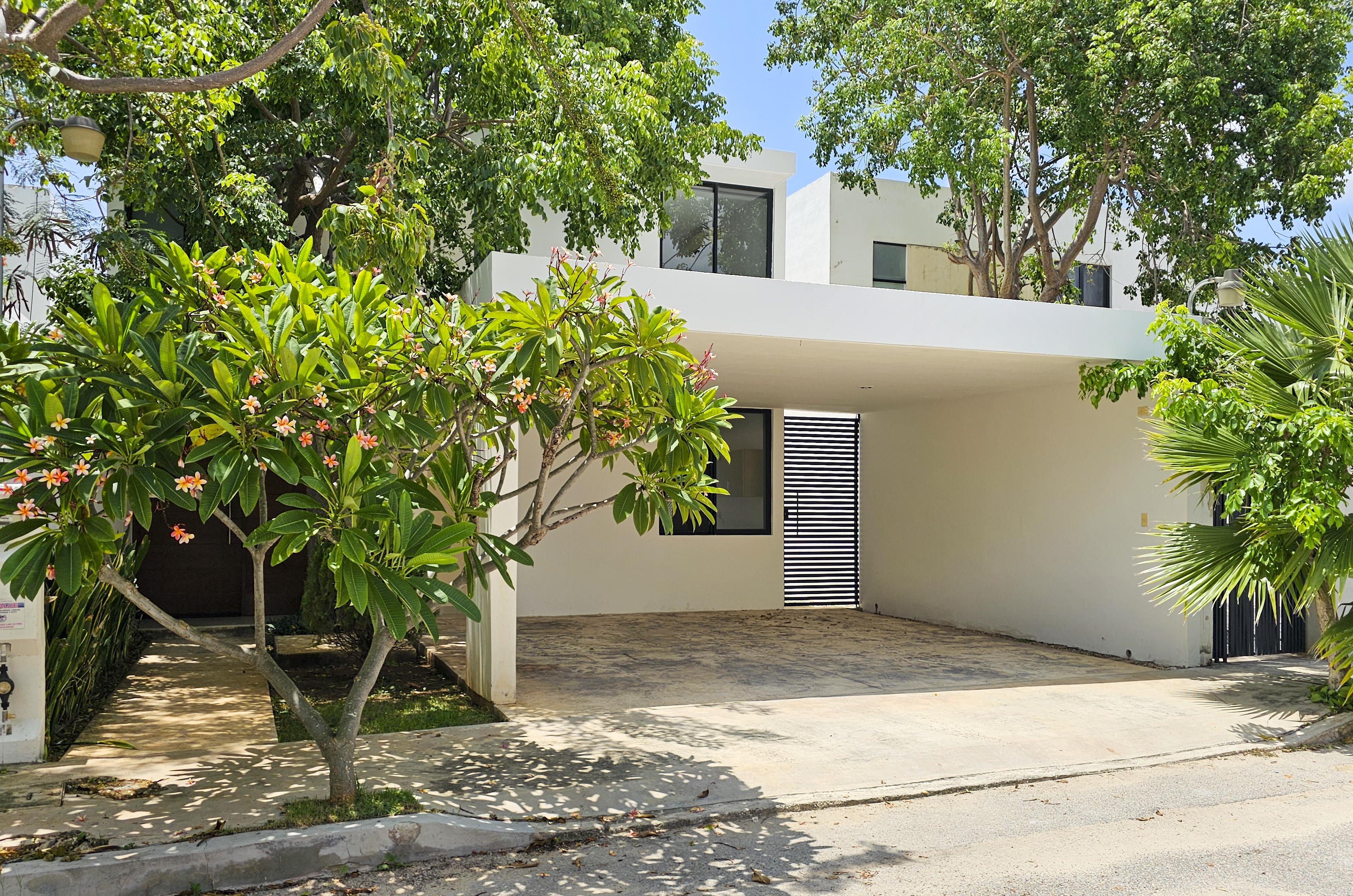 1936-54656-Casa-en-Venta-en-Real-Montejo-Mérida-con-cochera-techada-3-recámaras-y-alberca_(3).jpg