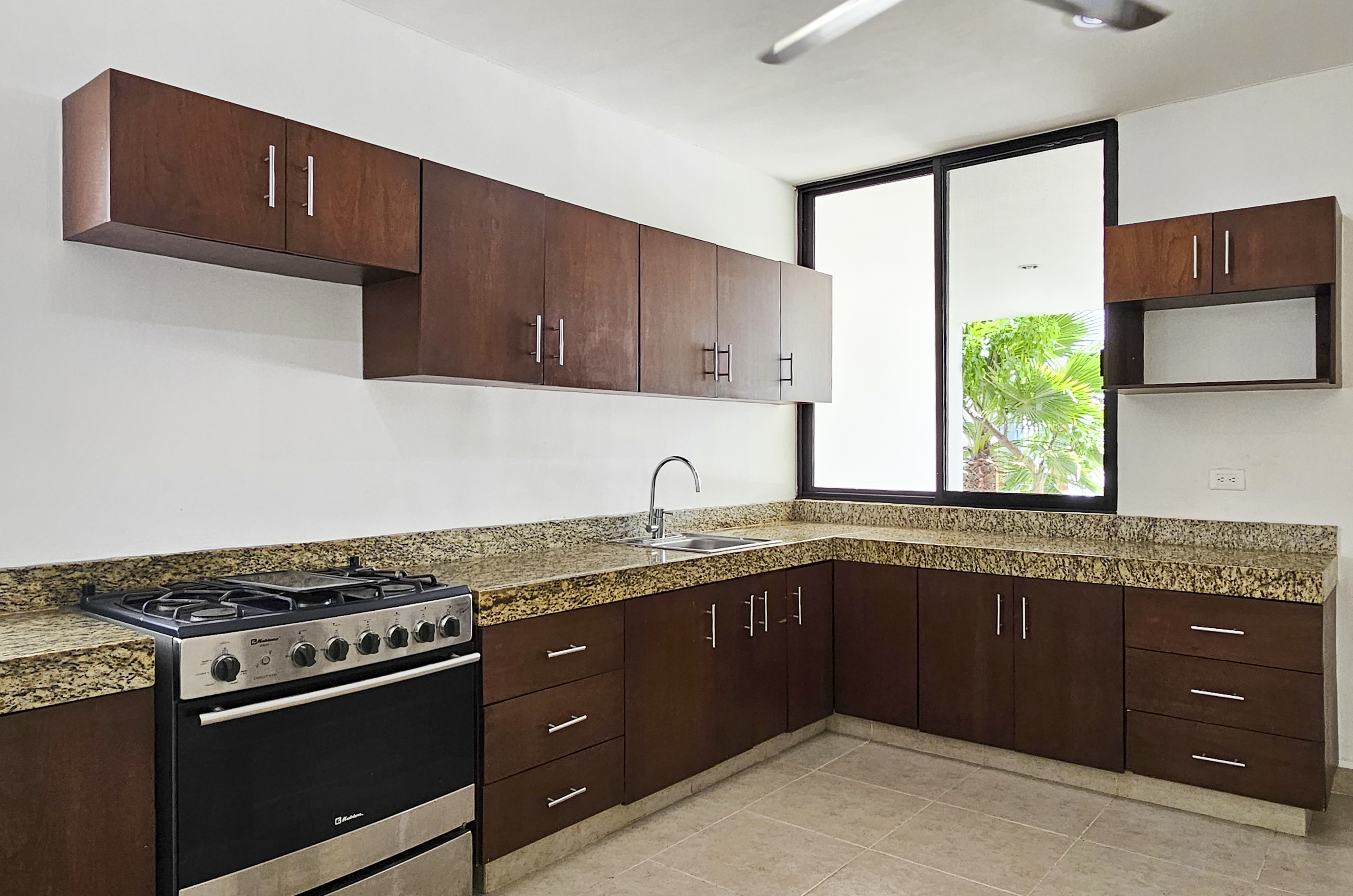 1936-54670-Casa-en-Venta-en-Real-Montejo-Mérida-con-cochera-techada-3-recámaras-y-alberca_(16).jpg