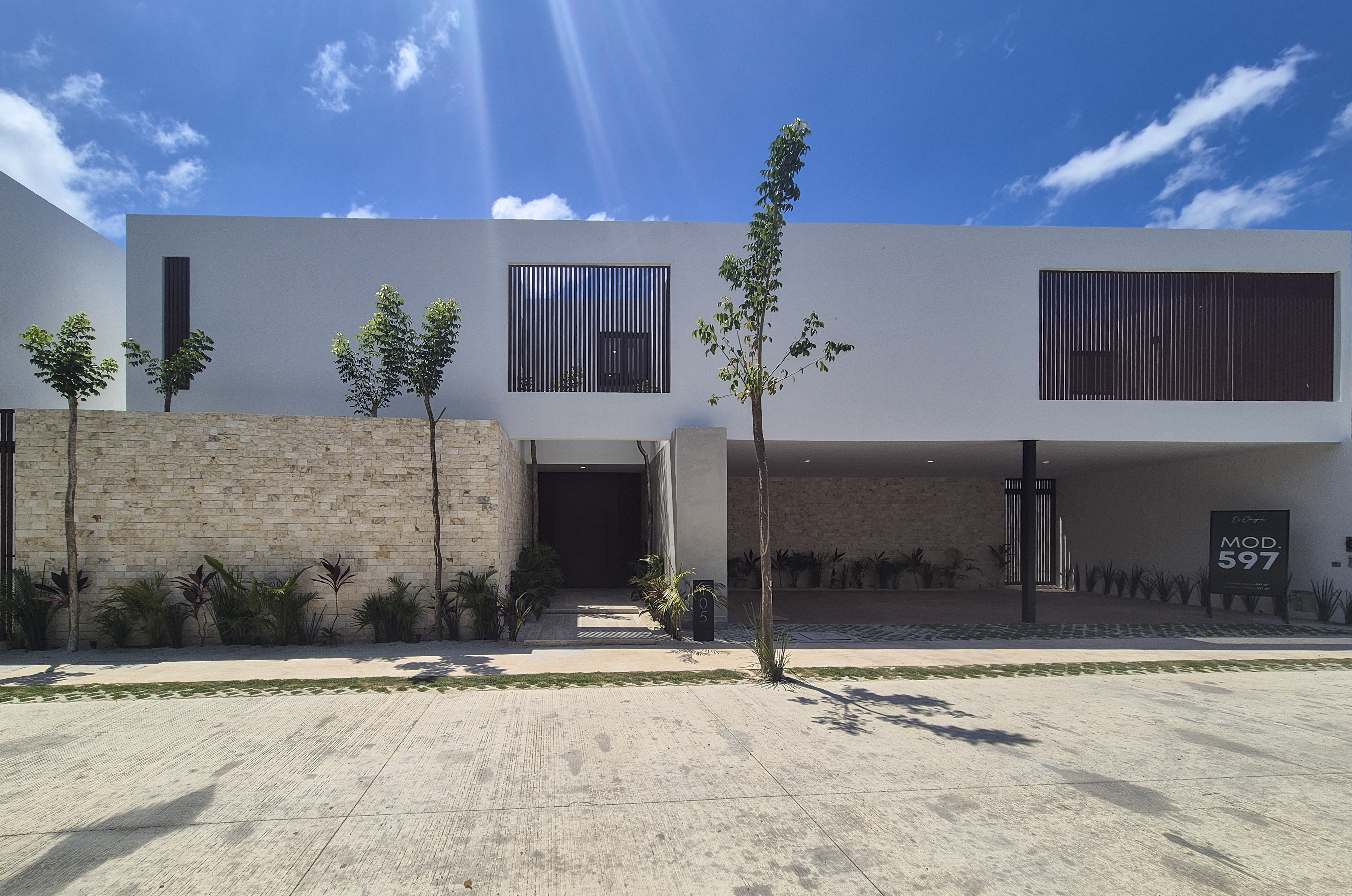 1941-52887-Casa-en-Venta-en-privada-ubicada-en-xcanatun-con-4-habitaciones-y-alberca_(2).jpg