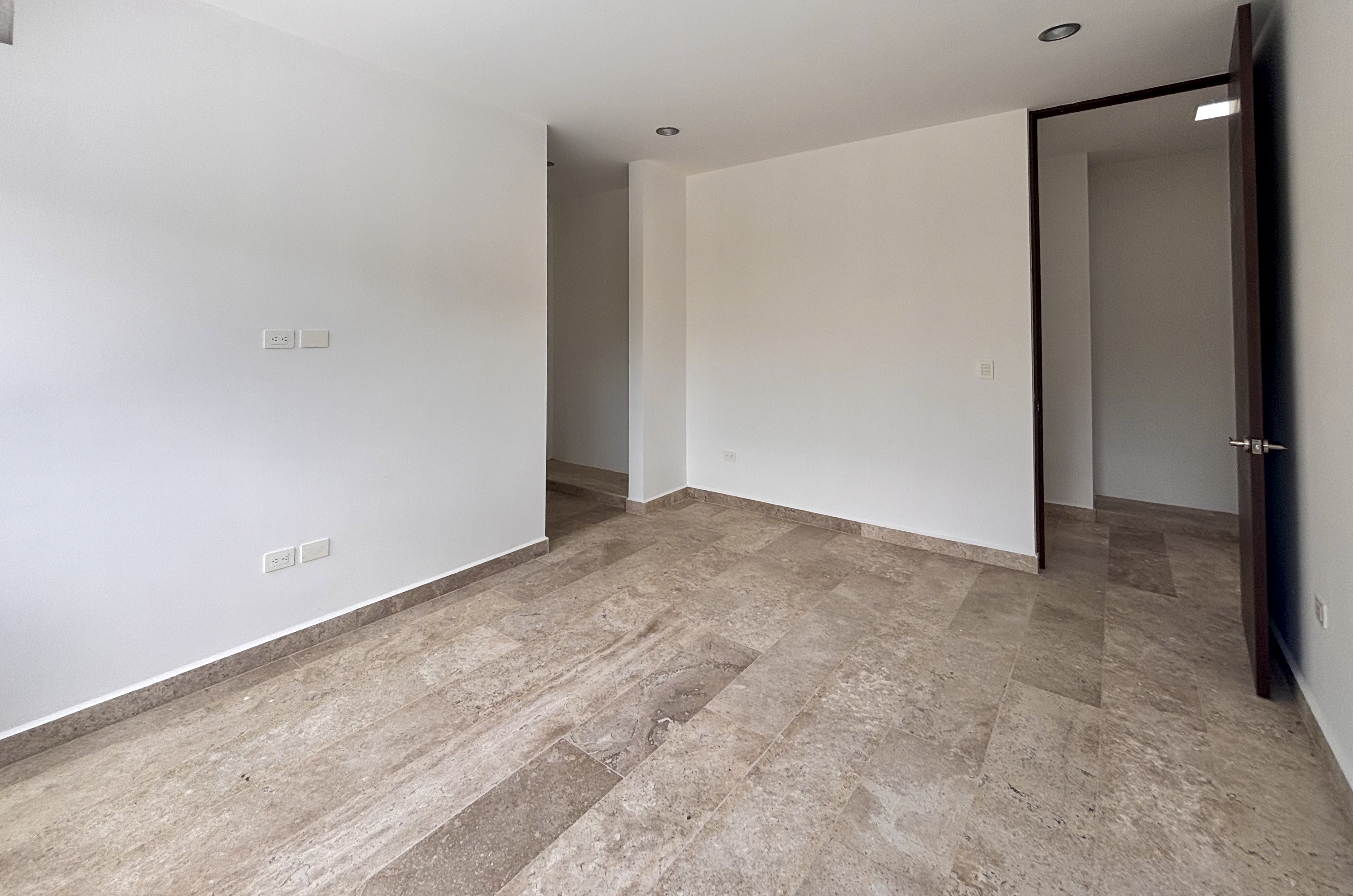 2009-54229-Casa-en-venta-en-el-norte-de-Mérida-Cholul-de-3-recámaras-con-estudio_(20).jpg