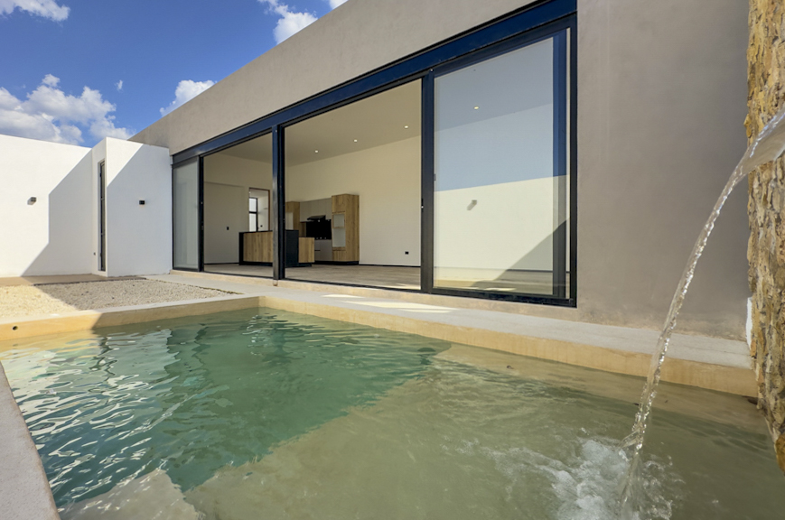 2027-55093-Casa-en-venta-en-Conkal-Merida-de-una-planta-con-3-habitaciones-y-alberca_(8).jpg