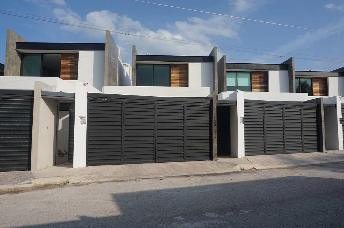864-21AH-13-Moderna-Casa-tipo-townhouse-de-2-recámaras-en-Montebello-Mérida-01.jpg