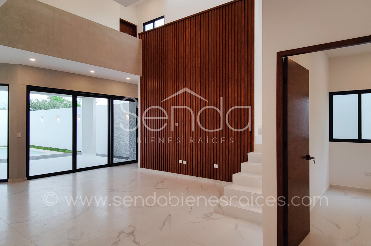902-39601-Casa-en-Venta-en-la-privada-Nortemerida-con-4-habitaciones-y-alberca-5.jpg