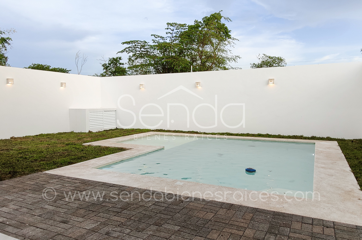 902-39620-Casa-en-Venta-en-la-privada-Nortemerida-con-4-habitaciones-y-alberca-24.jpg