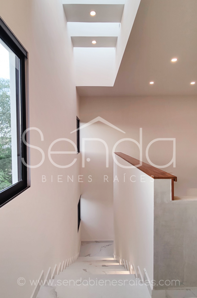 902-39631-Casa-en-Venta-en-la-privada-Nortemerida-con-4-habitaciones-y-alberca-35.jpg