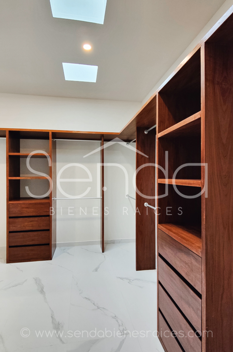 902-39640-Casa-en-Venta-en-la-privada-Nortemerida-con-4-habitaciones-y-alberca-44.jpg