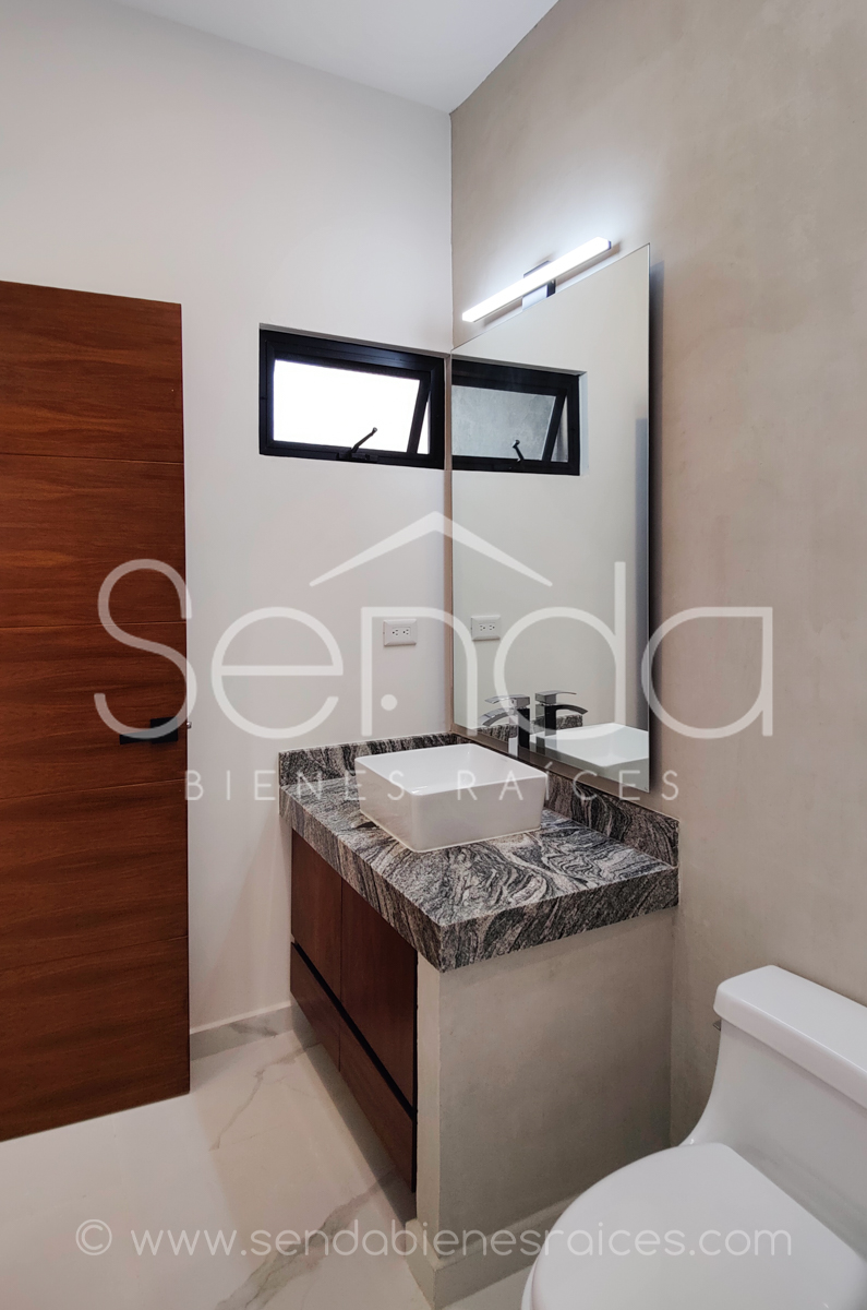 902-39658-Casa-en-Venta-en-la-privada-Nortemerida-con-4-habitaciones-y-alberca-62.jpg