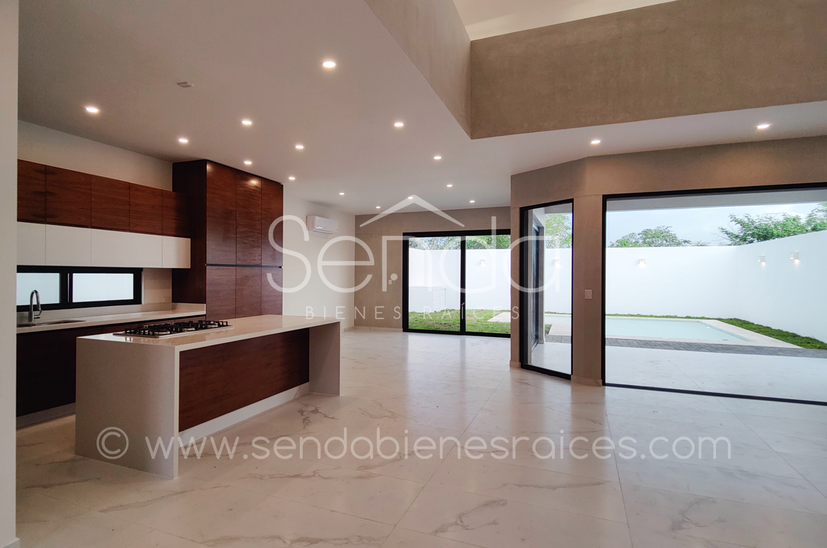 902-39667-Casa-en-Venta-en-la-privada-Nortemerida-con-4-habitaciones-y-alberca-71.jpg