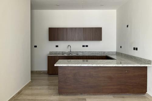 1076-50719-Casa-en-venta-en-privada-Margaritas-Cholul-Merida-de-4-habitaciones-con-alberca_(24).jpg