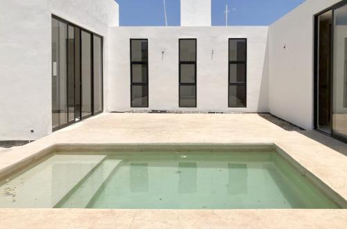 1142-49164-Casa-de-1-piso-con-4-recamaras-y-alberca-en-venta-en-Privada-Inara_(14).jpg