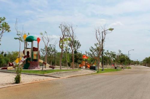 1151-32486-22ET-60-Venta-de-Terrenos-en-Privada-Yaxlum-en-Conkal-Yucatan-listos-para-construir-_(13).jpg