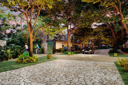 1228-34771-22WE-54-Terrenos-en-venta-en-Ikal-cerca-de-Chuburna-Puerto-en-Privada-con-Casa-Club-_(10).jpg