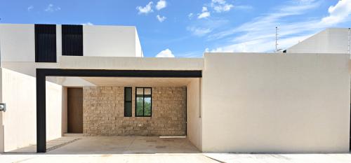 1252-44899-Casa-en-venta-en-Cholul-Merida-con-recamara-en-planta_baja-y-alberca_(2).png