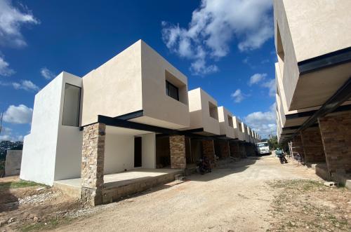 1273-36121-Casa-tipo-Townhouse-en-venta-Santa-Rita-Cholul-Merida-en-Privada-Grandia-1.jpg