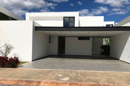 Residencia en Venta en Allegra Residencial Mérida con Paneles Solares
