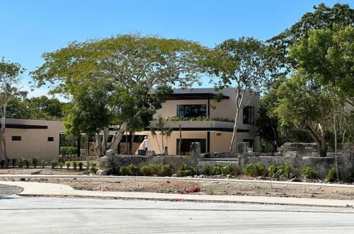 1341-43077-Lote-residencial-en-venta-en-una-Hacienda-remodelada-con-amenidades-en-Merida_(1).jpg