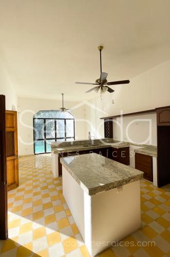1355-38885-Casa-en-venta-Centro-Historico-Merida-calle-62-de-5-habitaciones-12.jpg