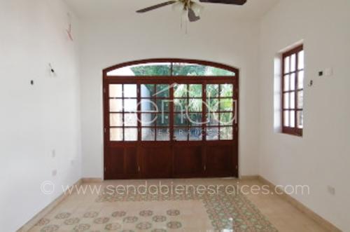 1355-38919-Casa-en-venta-Centro-Historico-Merida-calle-62-de-5-habitaciones-46.jpg