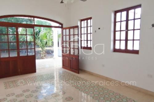 1355-38920-Casa-en-venta-Centro-Historico-Merida-calle-62-de-5-habitaciones-47.jpg