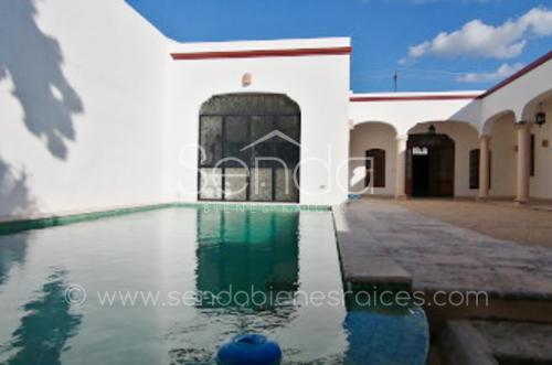 1355-38933-Casa-en-venta-Centro-Historico-Merida-calle-62-de-5-habitaciones-59.jpg