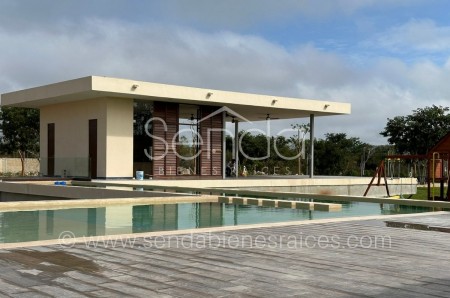 Terreno residencial en privada en venta con amenidades en Cholul Merida