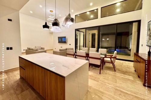 1645-48381-Casa-en-venta-en-Xcanatun-Merida-en-privada-de-1-planta-con-amenidades_(3).jpg