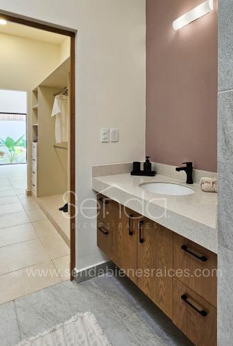 1700-50613-Casa-Tiki-Tiki-en-venta-de-una-planta-en-Cholul-Merida-modelo-B-con-alberca_(15).jpg