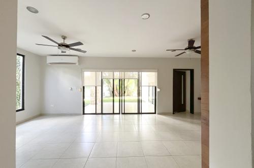 1702-47160-Casa-en-renta-privada-cocoyoles-Merida-tres-recamaras-con-piscina_(16).jpg