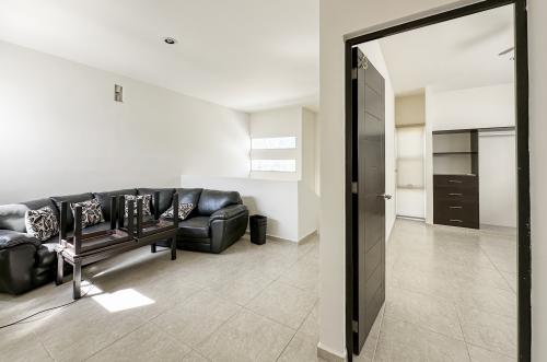 1719-48000-Casa-en-renta-de-3-habitaciones-en-Salomea-Conkal_(25).jpg
