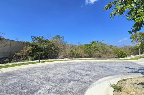 1749-48756-Terreno-en-venta-en-privada-residencial-Mistika-en-la-zona-Country-de-Merida_(2).jpg